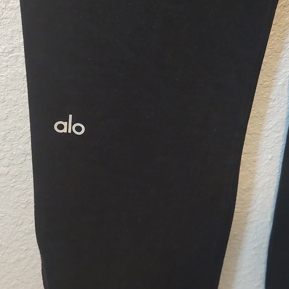 alo yoga Urban Moto Joggers Sweatpants Black Size XS TINY FLAW